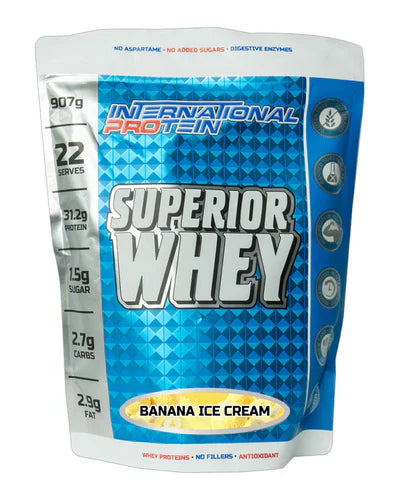 International Protein Superior Whey in banana flavor, 907g container, showing the product packaging with a focus on the label.