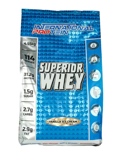 International Protein Superior Whey vanilla ice cream flavor in a 4.55kg container with a scoop and vanilla ice cream background.